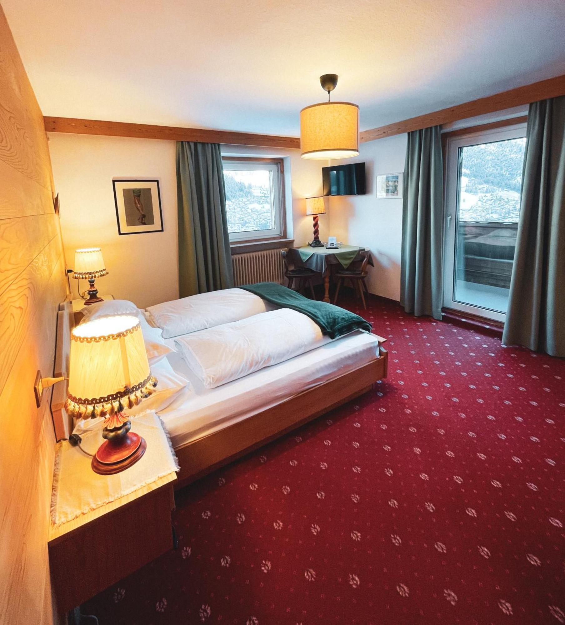 אורטיסיי Hotel Pradell מראה חיצוני תמונה